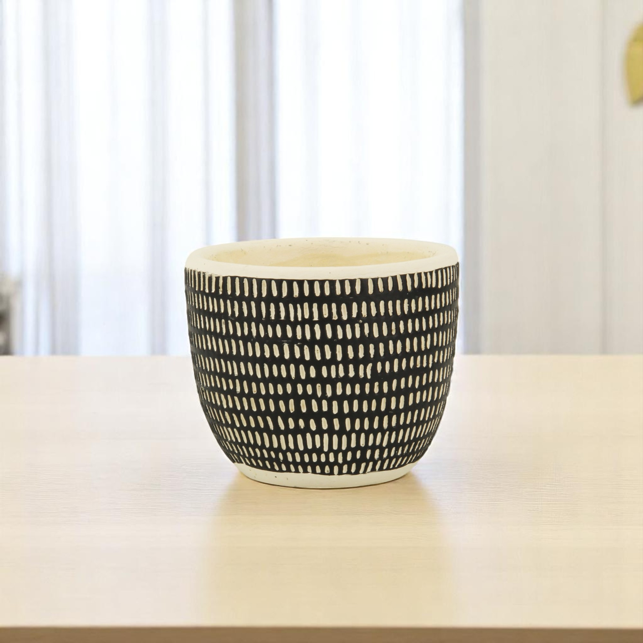 Ceramic 39 Ounce Dotted Round Distressed Pot Planter