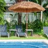 6 Feet Thatched Patio Umbrella with Tilt Design and Carrying Bag 8 metal ribs for garden, patio, terrace, poolside